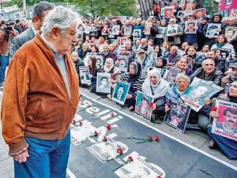 Nasıl düşündüyse öyle yaşadı. 

Sosyalizmin bir yaşama inceliği olduğunu gösterdi 

Sekoya ağacının altında ölümsüz bir yürek şimdi. #josemujica