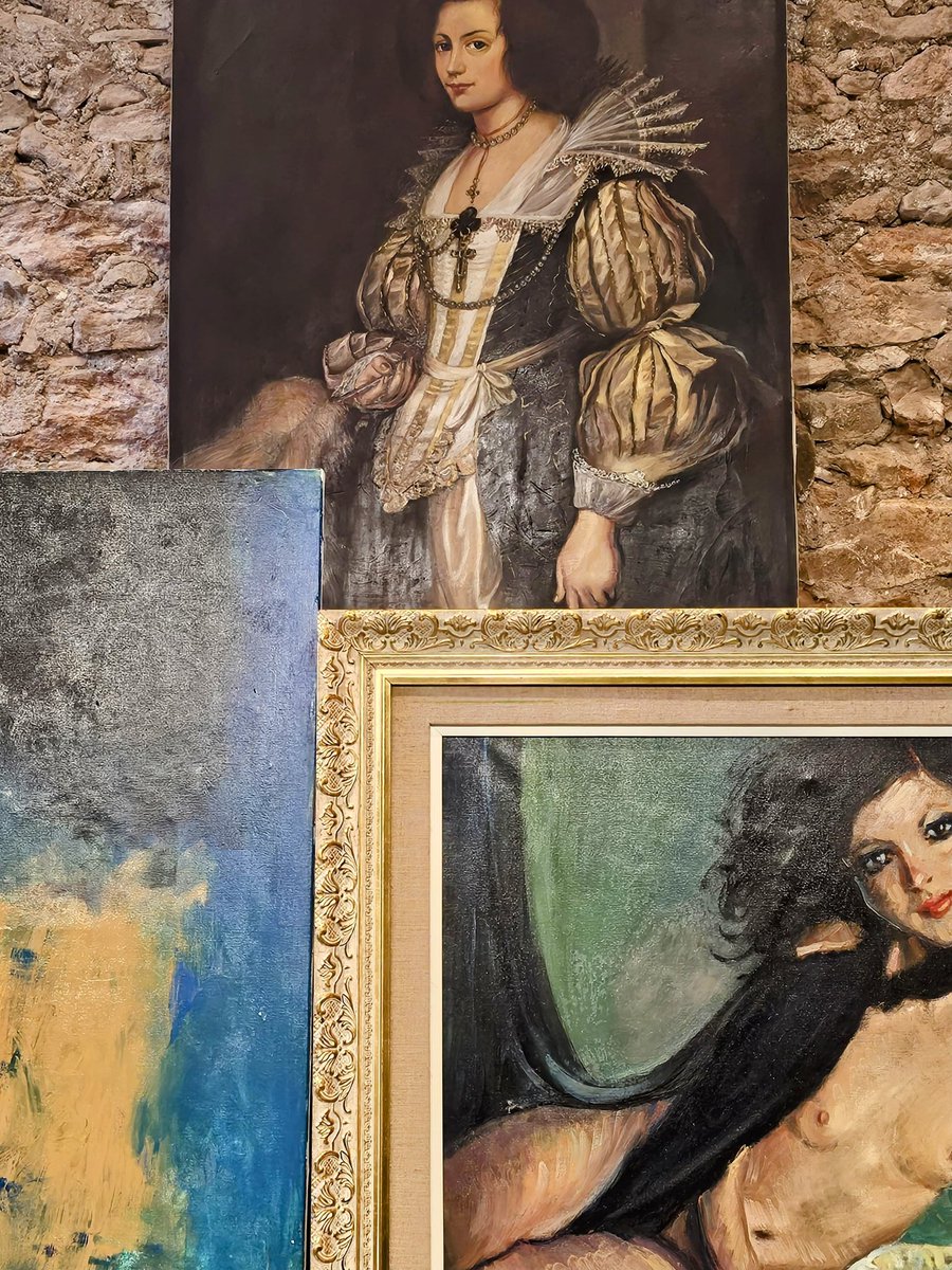 "SOLÉ PUJOL converteix cadascuna de les seves exposicions en una lliçó magistral de pintura.
Sobrat de recursos, dominant la tècnica a la perfecció, amb un innat sentit del pictòric, la seva obra és exemple del que s'ha de fer quan en veritat es pinta".
J. LLOP S.