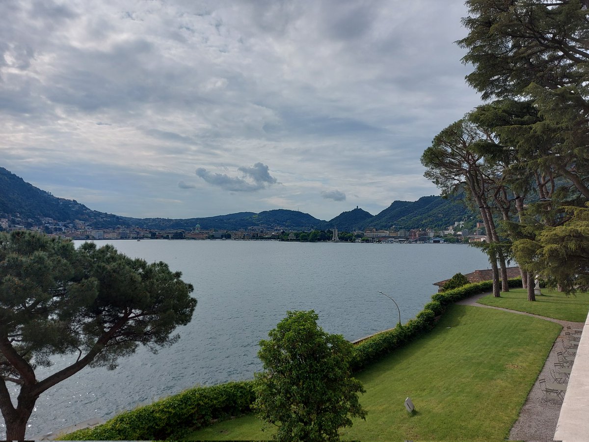 cosnet_bifi's tweet image. Back to a place that I love for yet another edition of the Lake Como School on Networks and their Applications. And in very good company!