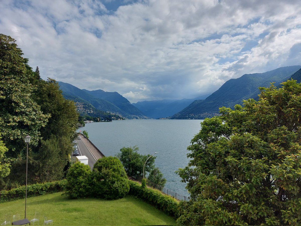 cosnet_bifi's tweet image. Back to a place that I love for yet another edition of the Lake Como School on Networks and their Applications. And in very good company!