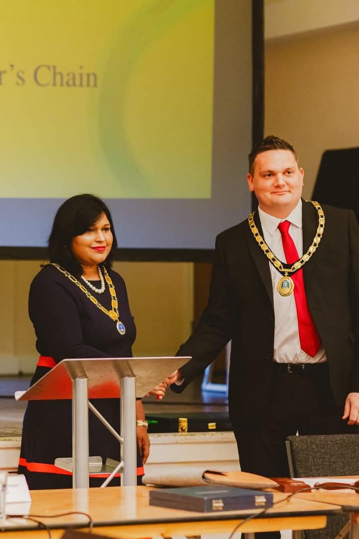 1200 ஆண்டுகள் பழமையான இங்கிலாந்தின் வரலாற்றில், சென்னையைச் சேர்ந்த முதல் தமிழர் பெண்மணியாக, துணை மேயராக மீண்டும் பதவியேற்கும் அரிய பெருமையைப் பெற்றிருக்கும் மாண்புமிகு டாக்டர் திருமதி. மோனிகா தேவேந்திரன் அவர்களுக்கு, என் உள்ளம் கனிந்த, நெஞ்சம் நிறைந்த வாழ்த்துக்கள்!  

தங்களின்