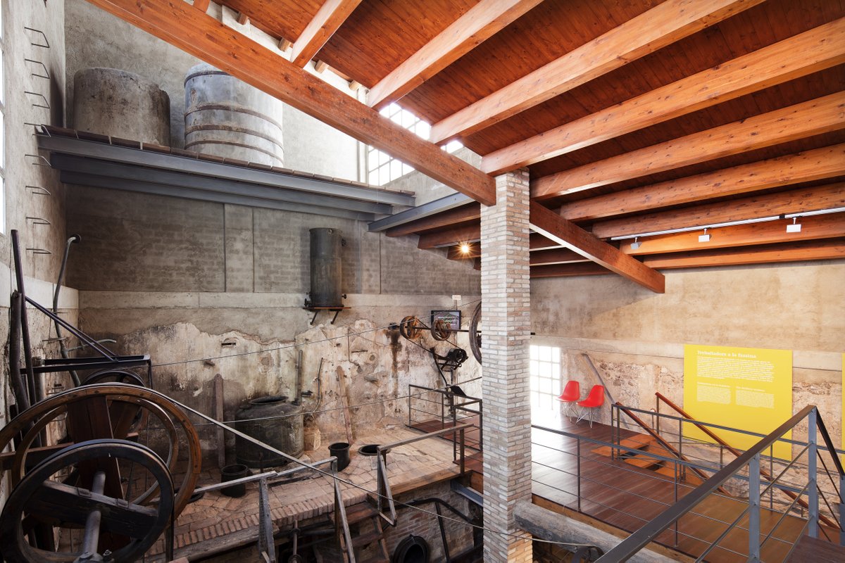 Espluga Turisme (@esplugaturisme) on Twitter photo 🎉 Celebra el #DIM2025 a la Fassina Balanyà!
Aquest diumenge 18 de maig, descobreix com es destil·lava l’aiguardent fa més d’un segle
📍 Visites guiades gratuïtes
🕥 10.30 h · 11.30 h · 12.30 h
📌 Espluga de Francolí
ℹ️ fassinabalanya.cat 🎉 Celebra el #DIM2025 a la Fassina Balanyà!
Aquest diumenge 18 de maig, descobreix com es destil·lava l’aiguardent fa més d’un segle
📍 Visites guiades gratuïtes
🕥 10.30 h · 11.30 h · 12.30 h
📌 Espluga de Francolí
ℹ️ fassinabalanya.cat