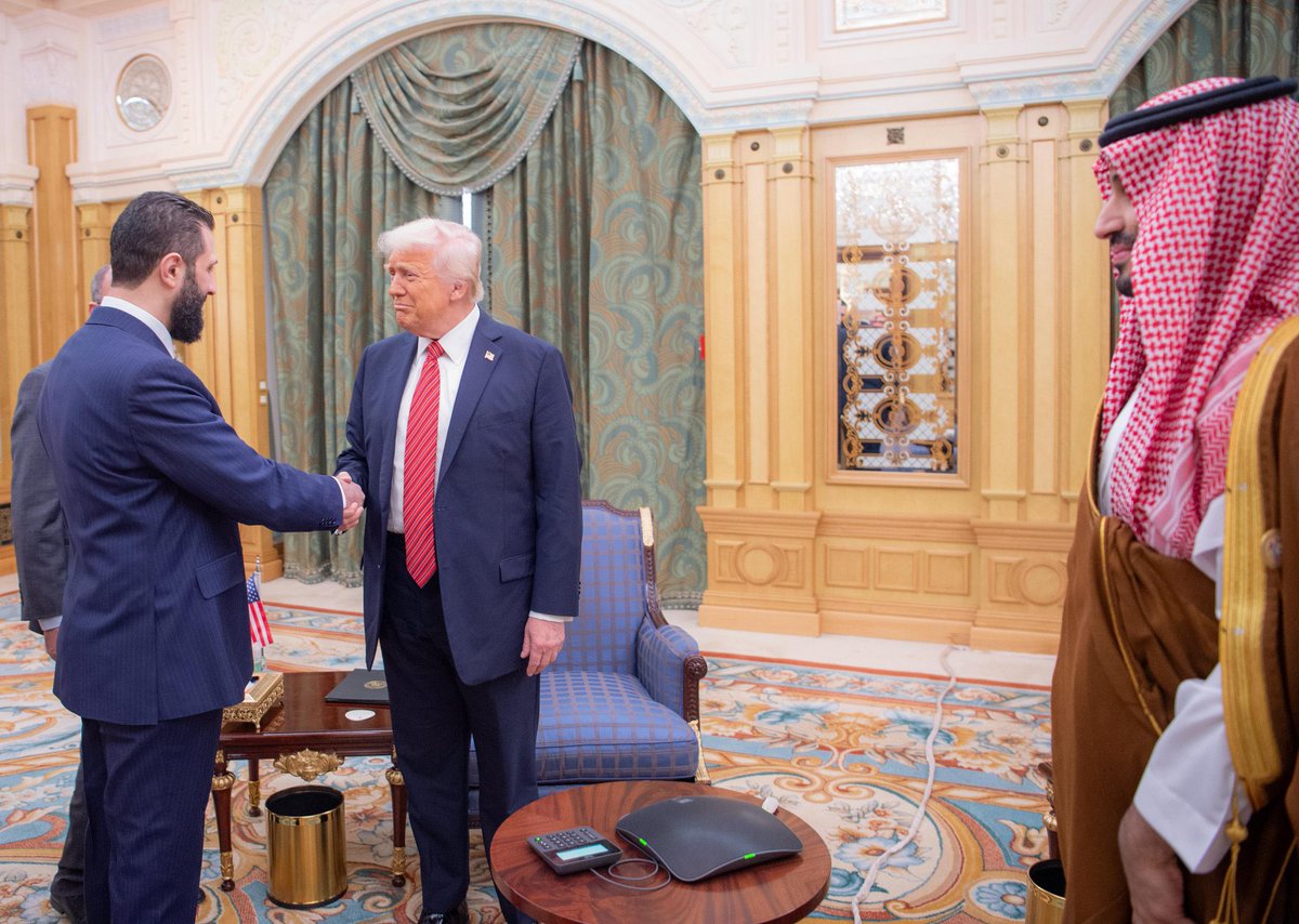 Photos of President Ahmad Al-Shara’s reception by the Saudi Crown Prince and his meeting with President Trump.
🇸🇾🇸🇦🇺🇸