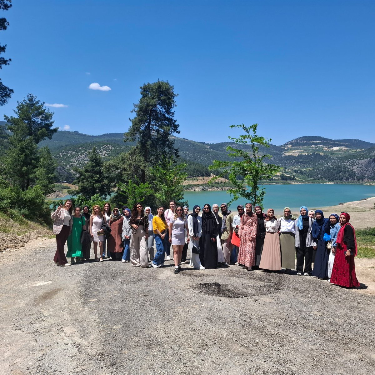 Doğanın kalbinde bir gün…
Önceğiz Kanyonu’nun büyüleyici güzelliğinde tekneyle süzülmek, suyun huzurunu dinlemek, ardından Seyir Tepesi’nden manzaranın büyüsüne kapılmak…<a href="/GSB_Denizli/">Denizli Gençlik ve Spor İl Müdürlüğü</a> <a href="/tekinkazak20/">tekinkazak</a> <a href="/vildanbasbug/">Vildan Basbug 🟢 🇹🇷</a>