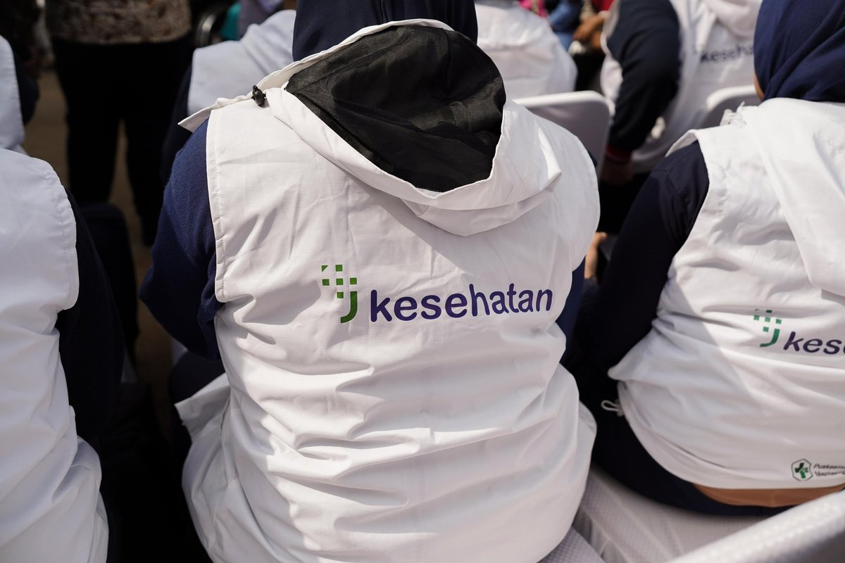 Warga di Rusun Tanah Tinggi dengan segala permasalahan kesehatannya menggerakkan hati saya untuk menggagas fasilitas dan tenaga medis yang satset. 

Semoga dengan Pasukan Putih, JakCare, dan JakAmbulans permasalahan kesehatan di Jakarta bisa berkurang. 

Salam sehat untuk semua