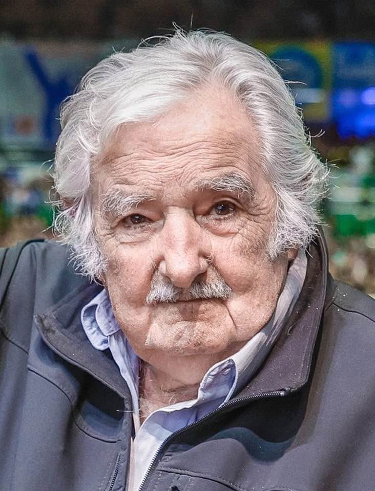 Toprağın bol olsun Pepe Mujica:
 “Urugay’ın başkanı olmam önemli değil. Bu konu üzerinde çok düşündüm. Tek kişilik bir hücrede 10 senemi geçirdim. Yeteri kadar vaktim oldu. Bir kitabın kapağını açmadan 7 yıl geçirdim. Bu bana düşünmek için zaman verdi. Keşfettiğim şey şudur ki,