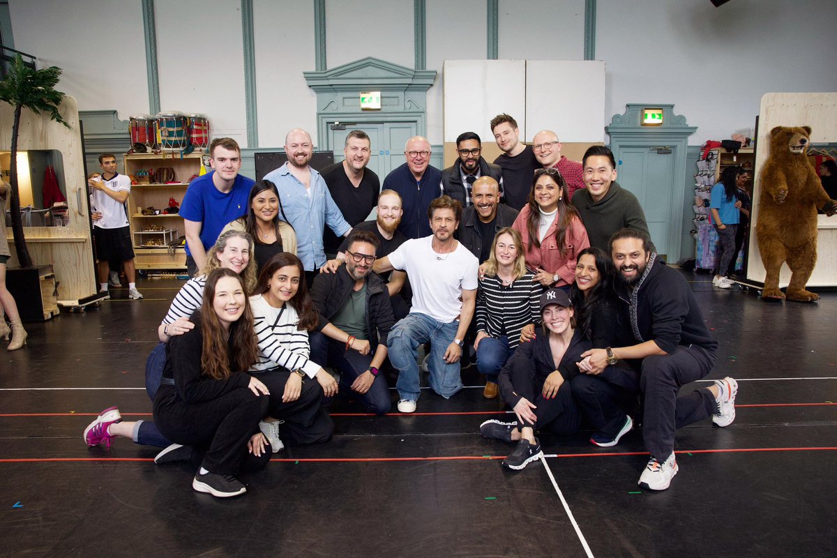 When Raj of DDLJ met Rog &amp; Simran of #ComeFallinLove!

The king of the Indian film industry, <a href="/iamsrk/">Shah Rukh Khan</a>, popped into our London rehearsal room and inspired us all and yes, hearts definitely skipped a beat! 💖 #IYKYK