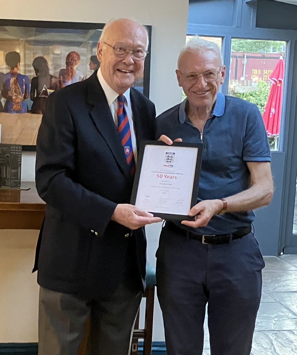 middxreferees's tweet image. This week we’re delighted to recognise and congratulate Raymond Herb on 50 years of service to Refereeing with his @FARefereeing Award.
Ray’s service to Refereeing started as officiating then observing and match day coaching along with a long service to the @RefsAssociation 💪🏼