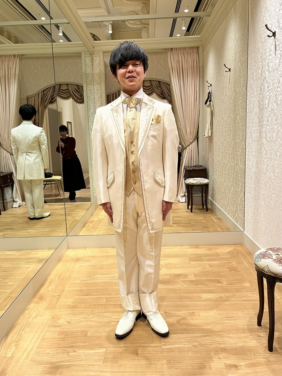 FTW0503DAH's tweet photo. 2025/1/11
第1回フィッティングメンズ
夫婦共に白似合わないので、似合うやつがあるといいよね、で特に決めず当日😳
スプレンディッドは新婦の強い強い希望でした💪🥰
主人は下記を試着！
・グランシェ
・スプレンディッド
・バロラス
#けけまりFTW2553 https://t.co/8PiuufhdH6