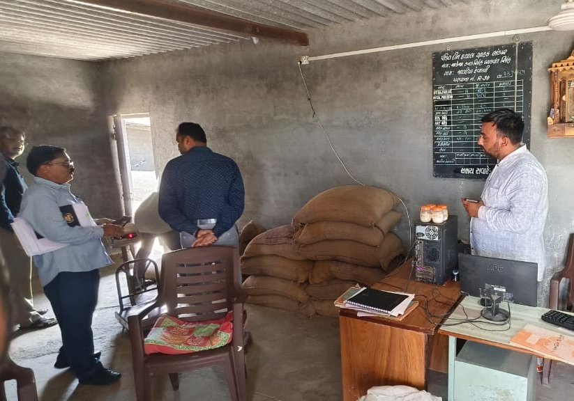 13/05/2025ના રોજ ધ્રોલ તાલુકાના જાળીયા દેવાણી ગામની મુલાકાત લેવામાં આવી, જેમાં ગ્રામ પંચાયતમા ગામ નમૂનો  રજિસ્ટર તપાસ, FPS અને ગ્રામજનોની મુલાકાત લેવામાં આવી હતી.
<a href="/infojamnagargog/">Info Jamnagar GoG</a>
<a href="/CollectorJamngr/">Collector Jamnagar</a> 
<a href="/Mamlatdar_Dhrol/">MAMLATDAR DHROL</a>