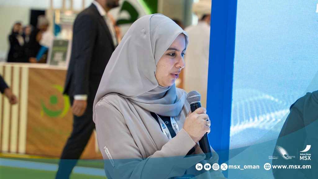 🔸في اليوم الثاني من فعاليات #أسبوع_عُمان_للاستدامة 2025♻️، نظمت #بورصة_مسقط جلسة حوارية مميزة بعنوان: “المرأة في عالم الاستدامة”، شاركت فيها نخبة من القياديات والخبيرات في مجال الاستدامة من مختلف القطاعات 

أدارت الجلسة ماجدة المعمرية، مديرة مركز الاستثمار المستدام في بورصة