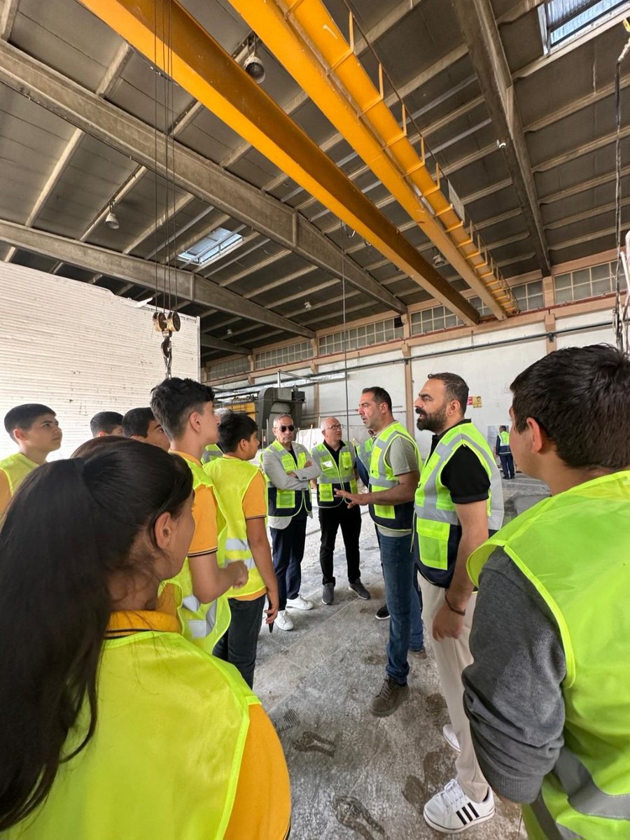 👩‍🏭Meslek Liseleriyle Hayallerin Gerçeğe Dönüşsün.
Okulumuz "MADEN TEKNOLOJİSİ" öğrencileri OSB işletmeleri ziyaret ettik.
📖Mesleki eğitim, düşüncenin üretime dönüştüğü nitelikli bir gelişim alanıdır.
 #MeslegimHayatim
<a href="/tcmeb/">Millî Eğitim Bakanlığı</a> <a href="/Yusuf__Tekin/">Yusuf Tekin</a> <a href="/Murat4Kucukali/">Murat Küçükali</a>