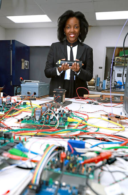 Our #WomanCrush today is Dr. Ngalula Mubenga, an electrical engineer and founder of the STEM DRC Initiative, transforming energy storage with innovative battery management systems.

#YouCanBeHer #AWESTBarn #AfricanWomenInSTEM #AWESTSpotlight #SDG5