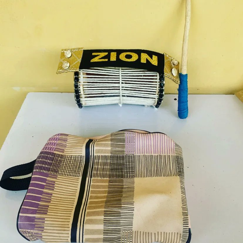 Adedayo74250314's tweet image. Talking drum made by yours truly.
Send a DM to get one today.