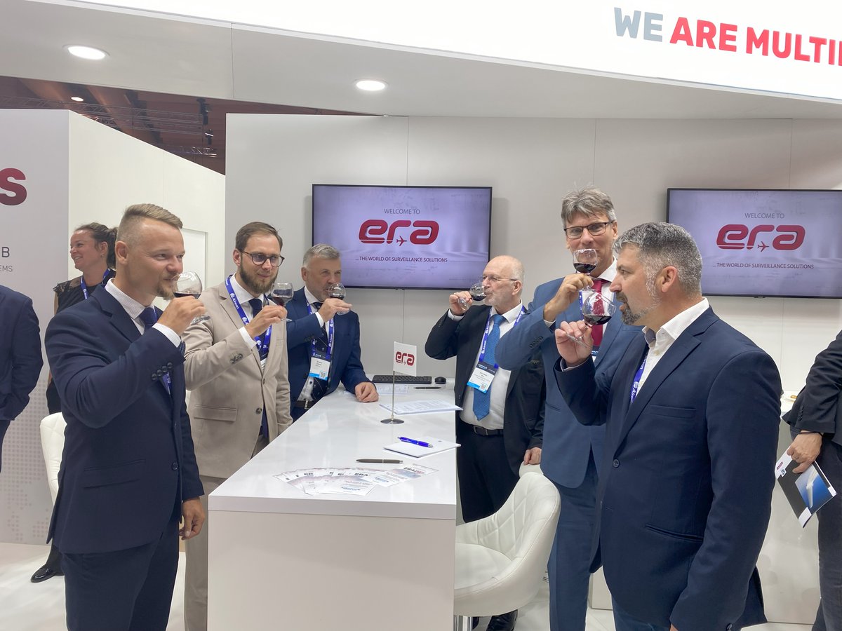 ERA (@eraaero) on Twitter photo První den výstavy <a href="/AirspaceWorld/">Airspace World</a> v Lisabonu🇵🇹ERA podepsala smlouvu🖇️s maďarským řízením letového provozu <a href="/HungaroControl/">HungaroControl</a> na dodávku systému #WAM, který bude sledovat letový provoz🛫v okolí mezinárodního letiště Ference Liszta v Budapešti🇭🇺. První den výstavy <a href="/AirspaceWorld/">Airspace World</a> v Lisabonu🇵🇹ERA podepsala smlouvu🖇️s maďarským řízením letového provozu <a href="/HungaroControl/">HungaroControl</a> na dodávku systému #WAM, který bude sledovat letový provoz🛫v okolí mezinárodního letiště Ference Liszta v Budapešti🇭🇺.