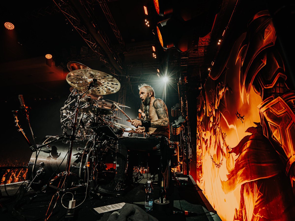 Templars, raise your hammers and join us in wishing our mighty drummer, David, a big Happy Birthday! ⚔️🔥
Hope you have the best one yet! 🎉

#HammerFall