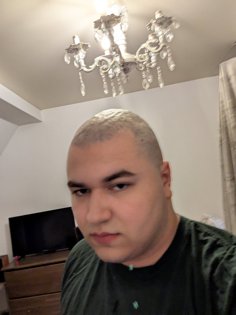 Andriy_08 tweet media