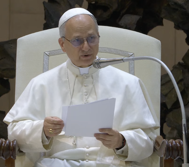 vaticannews_it's tweet photo. #PapaLeoneXIV  "I popoli vogliono la #pace e io, col cuore in mano, dico ai responsabili dei popoli: incontriamoci, dialoghiamo, negoziamo! La guerra non è mai inevitabile" (Giubileo delle Chiese Orientali-Udienza di Papa Leone XIV) #VaticanNewsIT https://t.co/jbNcYQdPWE