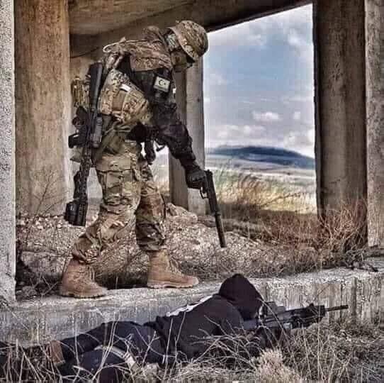 AdelAliBinAli's tweet photo. لا أحد يستطيع أن ينصب لك الكمين إلا من يعرف تحركاتك جيدا ، لا تخبر أحد بما تفكر به لتصل بسلام . https://t.co/sNp2Q2qHmO