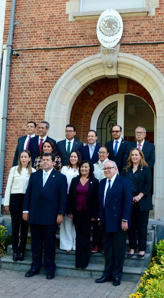 Embamex Bélgica-UE (@embmexbelgicaue) on Twitter photo 🤝Ayer dimos la bienvenida en nuestra <a href="/EmbMexBelgicaUE/">Embamex Bélgica-UE</a> a la Delegación que participa en la 31ªReunión de la Comisión Parlamentaria Mixta México–UE 🇲🇽🇪🇺Una intensa agenda fortaleciendo los lazos entre México y Europa!🗳️#CPMMXUE #MéxicoUE #DiplomaciaLegislativa #PorMéxico <a href="/RGrangui/">Rogelio Granguillhome Morfín</a> 🤝Ayer dimos la bienvenida en nuestra <a href="/EmbMexBelgicaUE/">Embamex Bélgica-UE</a> a la Delegación que participa en la 31ªReunión de la Comisión Parlamentaria Mixta México–UE 🇲🇽🇪🇺Una intensa agenda fortaleciendo los lazos entre México y Europa!🗳️#CPMMXUE #MéxicoUE #DiplomaciaLegislativa #PorMéxico <a href="/RGrangui/">Rogelio Granguillhome Morfín</a>