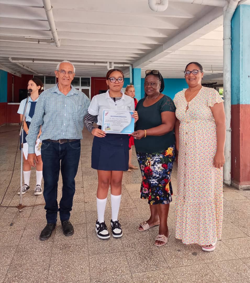 #PorCubaJuntosCreamos #PorCubaJuntosPodemos. Estudiante del Primer Año #Ipicamaguey obtiene MEDALLA DE BRONCE en el Concurso Nacional de Matemáticas de la Enseñanza Politécnica. ¡Felicidades MILES y muchos EXITOS! #SomosCuba #CubaMined #CamagueyDPE <a href="/SuarezCLoreley/">Loreley Suárez Capdevila</a>