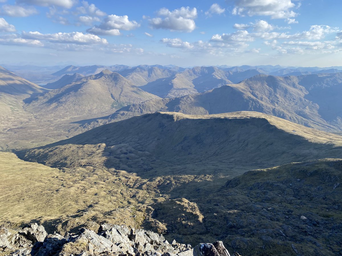 StrachanHazel's tweet image. A 15 hour day on Saturday wandering to traverse the first six #Munros of the Mullardoch round. Cool with a constant wind which were ideal conditions. An overnight #bivvy with a #tarp got me in a good position for the final six Munros. The vistas were incredible!
#Scotland