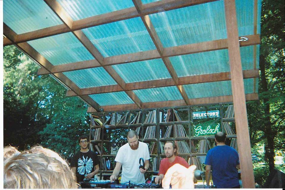 <a href="/WRLDBLDNG/">Ari Goldman</a> <a href="/FutureTiming/">FT ✌🏻</a>