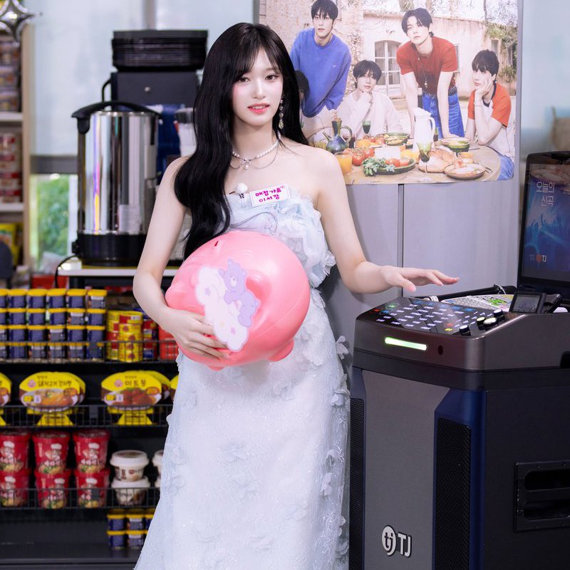 07maknacez's tweet image. THIS FRIDAY😭😭😭