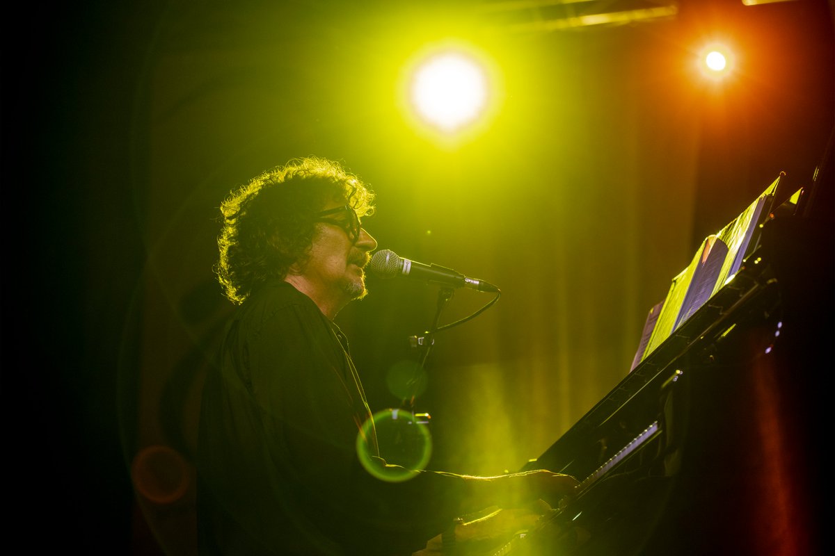 Il concerto di Sergio a Roma il prossimo 17 maggio sarà un viaggio musicale raffinato e appassionato, attraverserà i grandi successi del cantautore calabrese e le nuove emozioni della sua musica più recente. Un evento da non perdere #sergiocammariere #auditoriumparcodellamusica