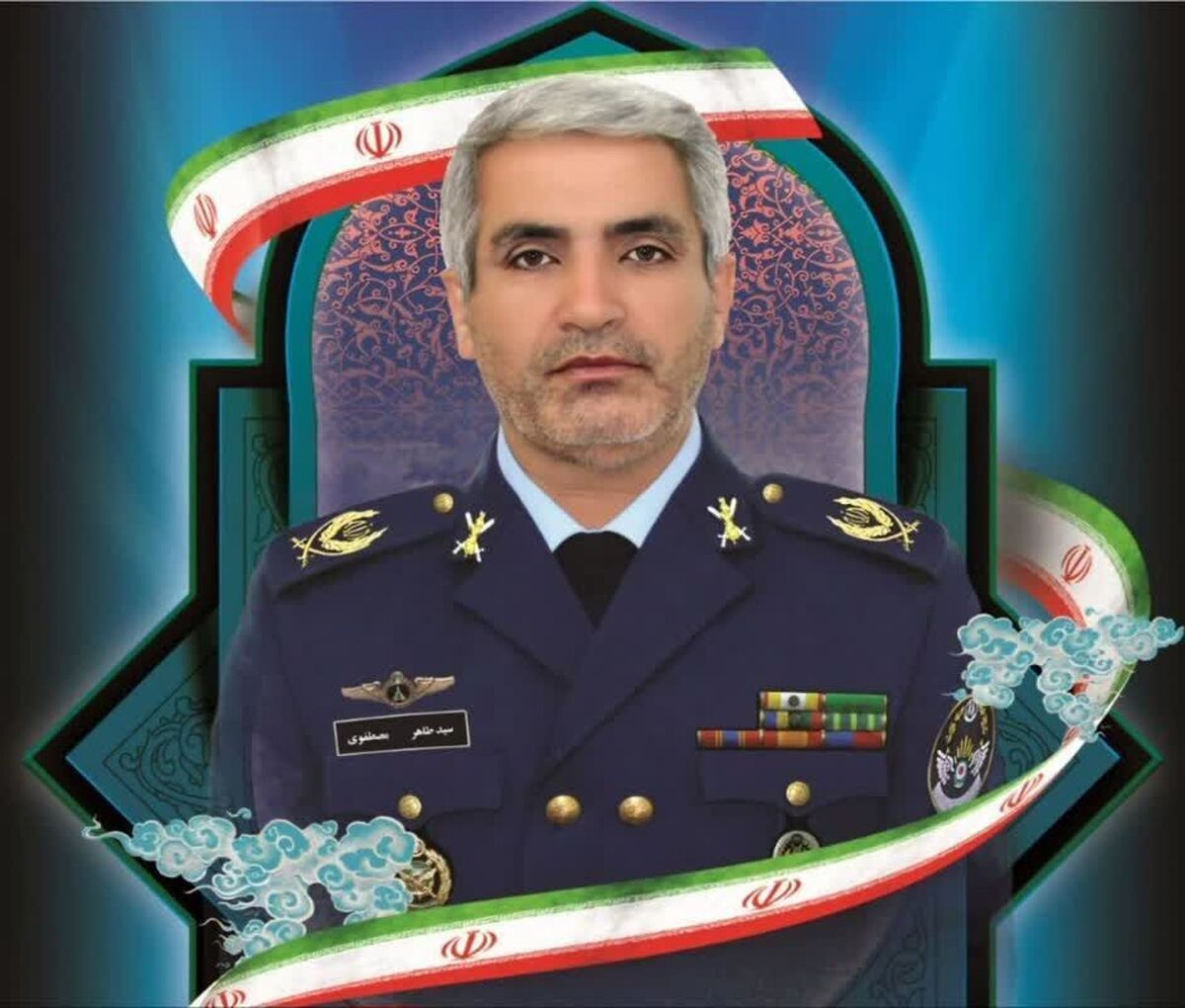 شهید اهل گنبد همراه رئیسی 
امیر سرتیپ دوم خلبان سید طاهر مصطفوی با تخصص خلبانی بالگرد ۲۱۴ با ۲۰۰۰ ساعت پرواز که وی ۲۰ شهریور ۱۳۴۸ در شهرستان گنبد کاووس در استان گلستان چشم به جهان گشود 
#یاران_ابراهیم   #خادم_حرم_ایران