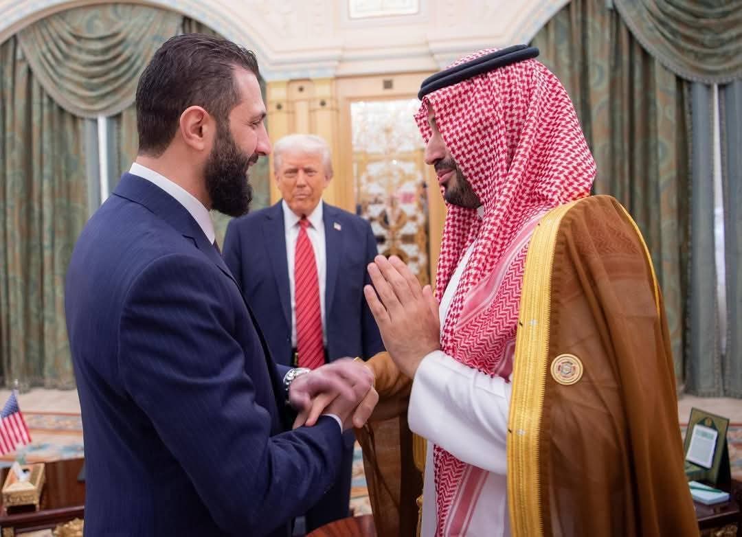 #القيادة السعوديه استطاعت #انتزاع قرار رفع العقوبات عن #سوريا 
هل ستحذو #القيادة الإماراتية حذوها وتنتزع موقف #امريكي لمصلحة شعب #الجنوب ونرى #صوره كهذه تجمع بن زايد وترامب و الزبيدي .