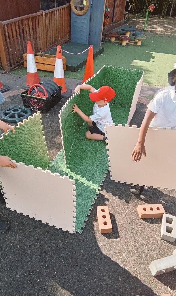 ditton_ps's tweet photo. We were donated some lovely new resources from Ms Oldfield, who some of you will remember. We have spent the morning working effectively together, sharing stories and ideas and having lots of discussion around shapes. #PlayMatters #EYFSMaths https://t.co/cqZDP7XRur