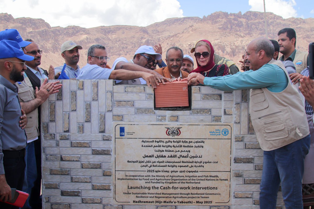 FAO in Yemen (@faoyemen) on Twitter photo FAO Representative <a href="/hgadain/">Hussein Gadain</a> and the Dutch Delegation, also launched cash-for-work activities in Broom Myfa’a, where youth and women are restoring irrigation canals and strengthening rural livelihoods. 🌿💧
#FAO80 #Yemen FAO Representative <a href="/hgadain/">Hussein Gadain</a> and the Dutch Delegation, also launched cash-for-work activities in Broom Myfa’a, where youth and women are restoring irrigation canals and strengthening rural livelihoods. 🌿💧
#FAO80 #Yemen