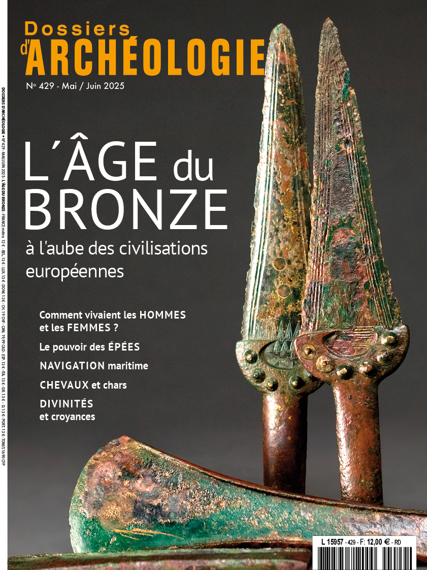 Dans les Dossiers de l'archéologie de mai-juin (n°429) consacrés à l'âge du Bronze, découvrez l’interview de Christophe Sevin sur l’#archéologie en #Oman.
Spécialiste de la Protohistoire de la péninsule arabique, il présente ses missions sur le site du Wadi Hasid.
#ProcheOrient