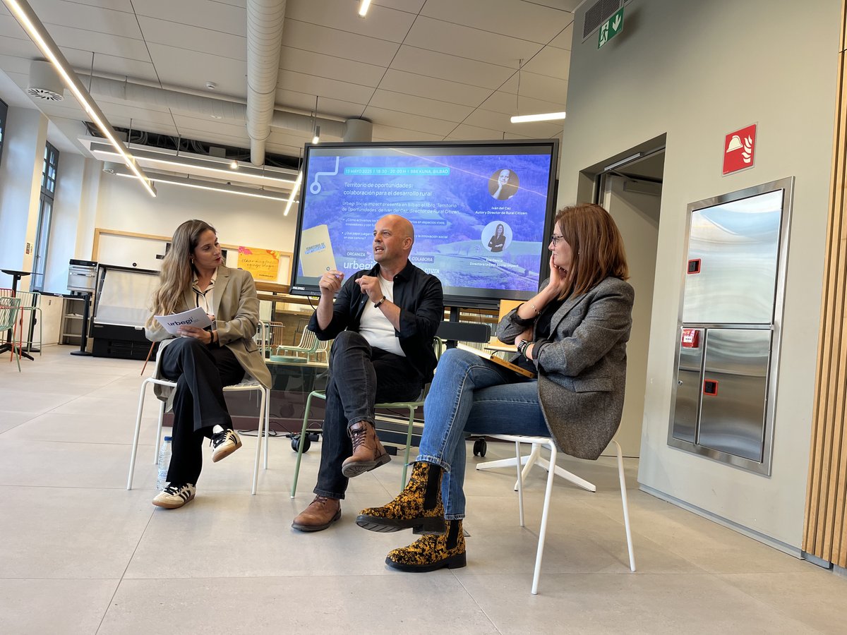Ayer en Bilbao vivimos un encuentro inspirador con la presentación del libro #TerritoriodeOportunidades. 

Gracias por compartir reflexiones sobre desarrollo rural, innovación social y colaboración. 

Seguimos conectando para transformar. 🌱🤝