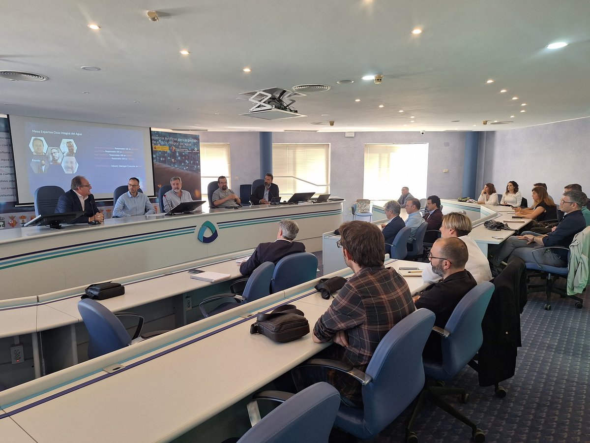 ASA_Andalucia's tweet photo. Asistimos a la jornada promovida desde @Esri_Spain en el Aula de Formación de @Aljarafesa en Tomares #Sevilla sobre las funcionalidades y capacidades de #Utility Network y las amplias posibilidades del #GIS aplicado a la gestión del ciclo del #agua.
#innovación
#digitalización https://t.co/tmf1Dao0FB