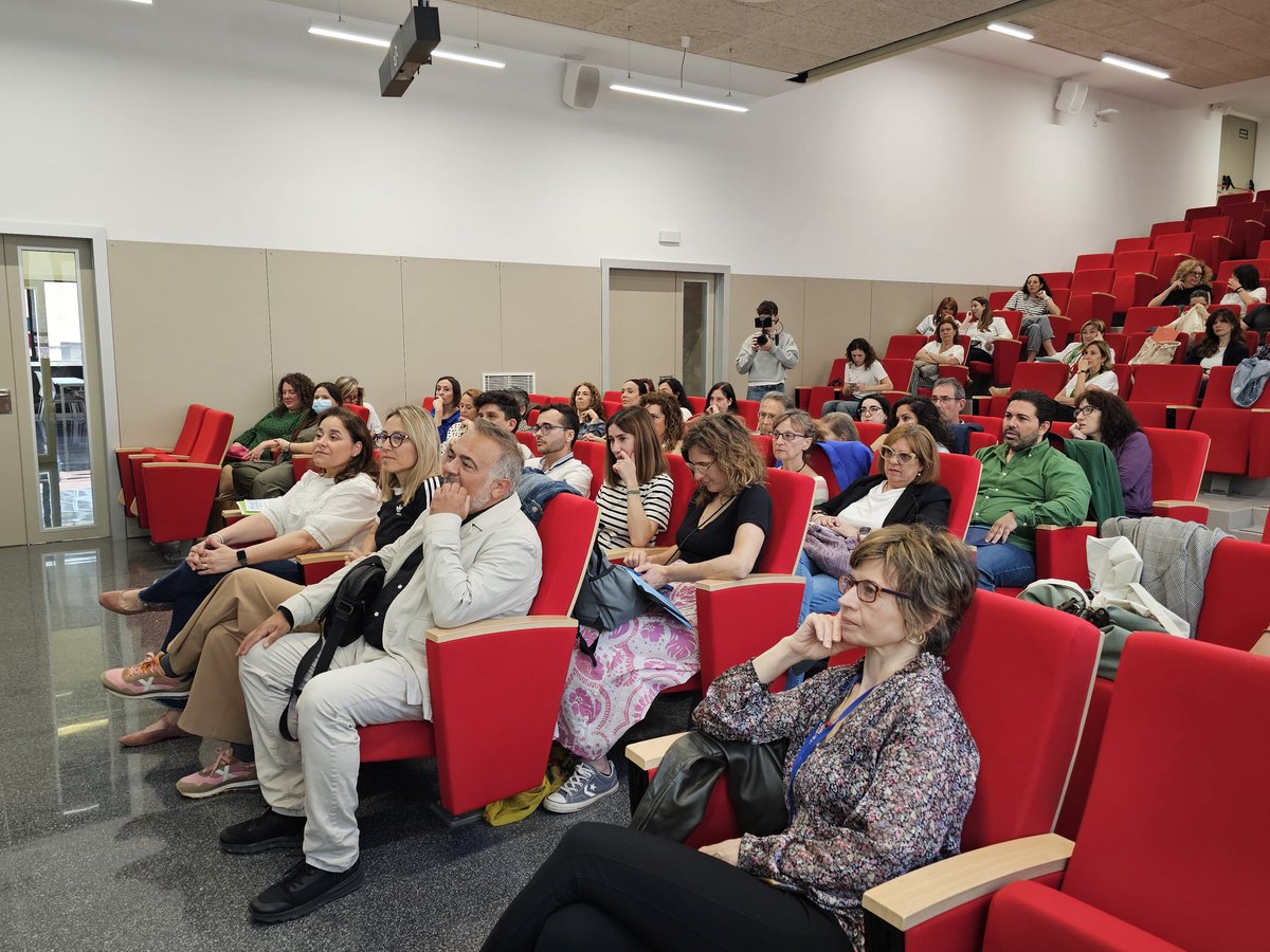 GVAclinic's tweet photo. 🔬👩‍⚕️👨‍⚕️ Éxito de participación en la IV jornada de investigación en cuidados de enfermería @GVAclinic @incliva_iis 

🔗 Lee la noticia aquí y conoce los trabajos premiados https://t.co/TWV4ZbdAUP https://t.co/Rs3Dwm3Ujj