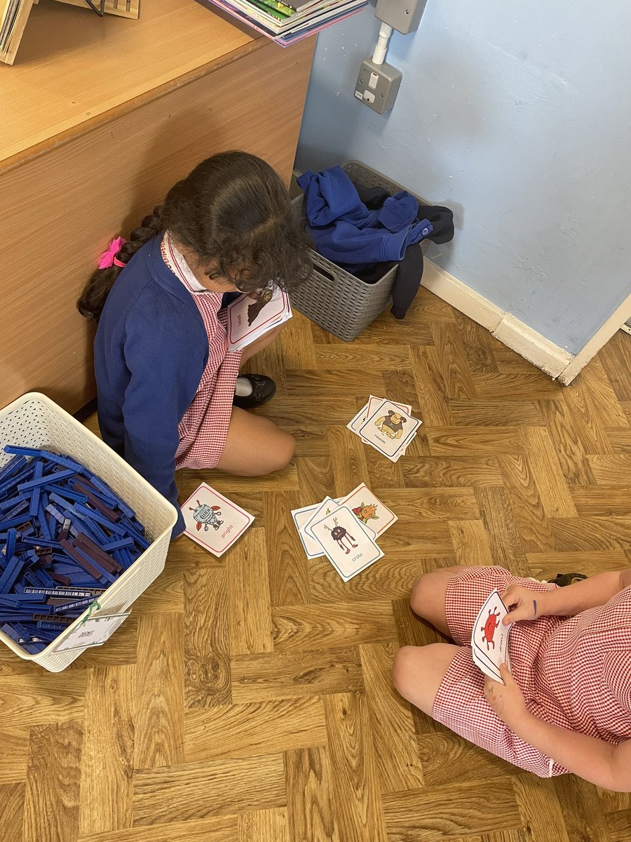 Phonic snakes and ladders and snap #rcpenglish