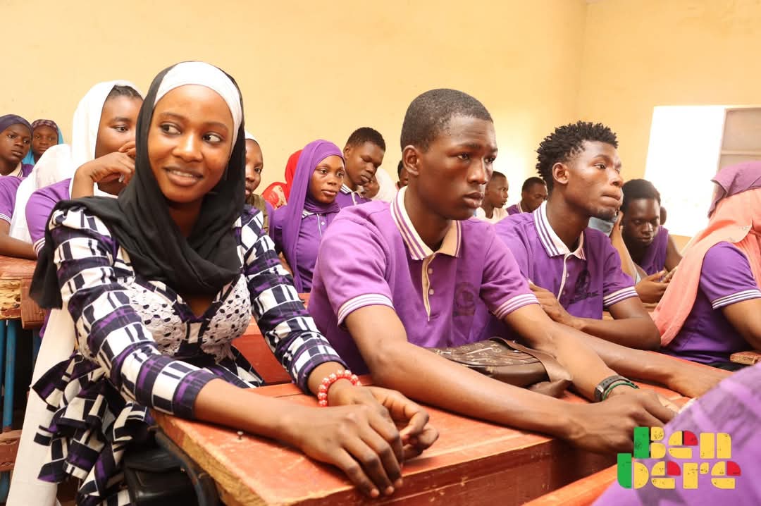 BenbereVerif était, ce 1️⃣3️⃣ mai 2025, à Mopti au Lycée Privé Hawoye Maïga. Le thème du débat : comment reconnaître une information fiable en ligne❓️

🎯Les présentations des panélistes et les questions réponses ont permis aux élèves d’avoir des informations sur les notions de