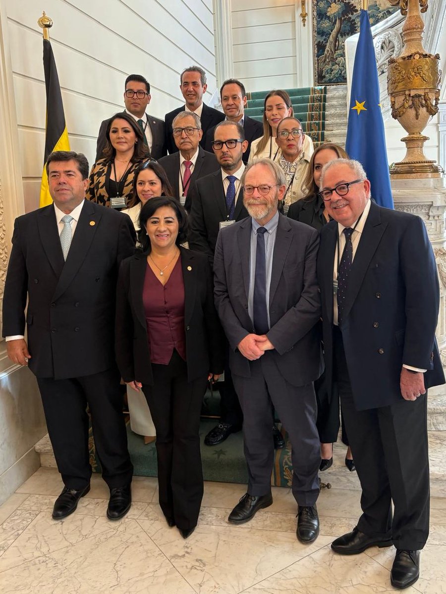 Embamex Bélgica-UE (@embmexbelgicaue) on Twitter photo Fructífero encuentro entre la Delegación del Congreso Mexicano y <a href="/PeterDeRoover1/">Peter De Roover</a> en la <a href="/DeKamerBE/">NieuwsuitDeKamer</a>. Reafirmamos el compromiso compartido con el diálogo legislativo,el multilateralismo y el fortalecimiento de la relación🇲🇽🤝🇧🇪#DiplomaciaLegislativa #CPMMXUE <a href="/RGrangui/">Rogelio Granguillhome Morfín</a> <a href="/BelgiumMFA/">🇧🇪 Belgium MFA</a> Fructífero encuentro entre la Delegación del Congreso Mexicano y <a href="/PeterDeRoover1/">Peter De Roover</a> en la <a href="/DeKamerBE/">NieuwsuitDeKamer</a>. Reafirmamos el compromiso compartido con el diálogo legislativo,el multilateralismo y el fortalecimiento de la relación🇲🇽🤝🇧🇪#DiplomaciaLegislativa #CPMMXUE <a href="/RGrangui/">Rogelio Granguillhome Morfín</a> <a href="/BelgiumMFA/">🇧🇪 Belgium MFA</a>