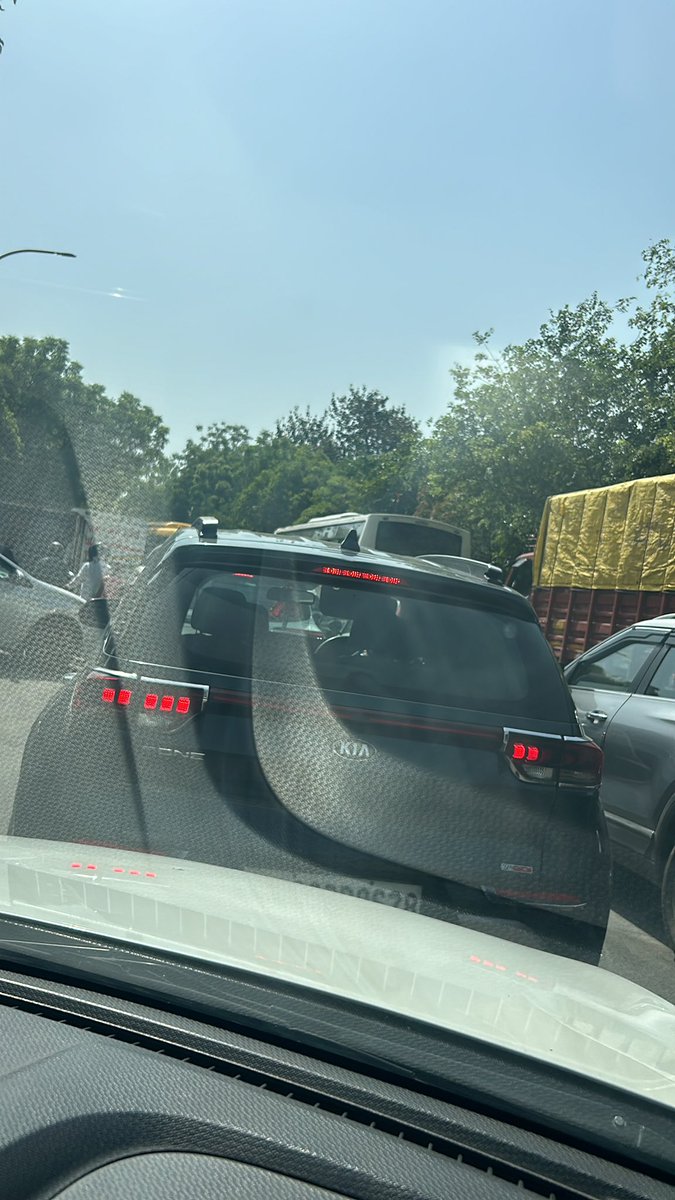 narang449's tweet photo. Too much in front of lotus society sector 100. Road going to sector 46

Please solve 

@noida_authority @noidapolice @Noidatraffic https://t.co/hGXElvdCJM