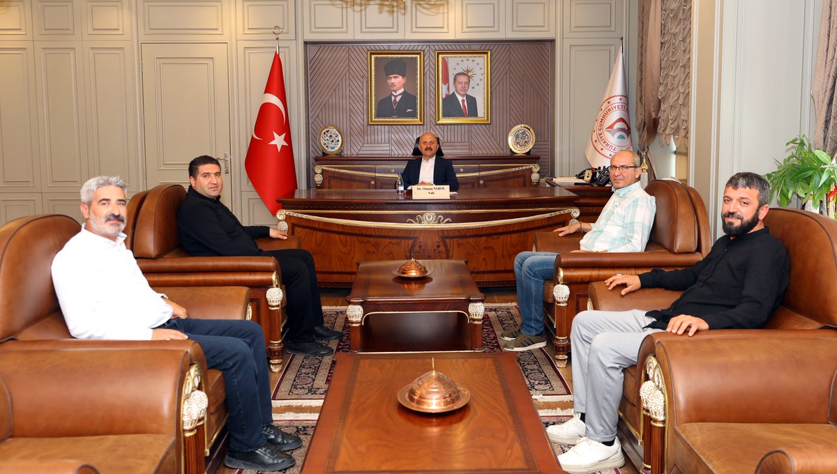 Valimiz Sayın <a href="/DrOsmanVarol/">Dr Osman Varol</a>, Adıyaman İnternet Gazeteciler Cemiyeti Başkanı Mehmet Cihan Akbilek ve yönetimini kabul etti.