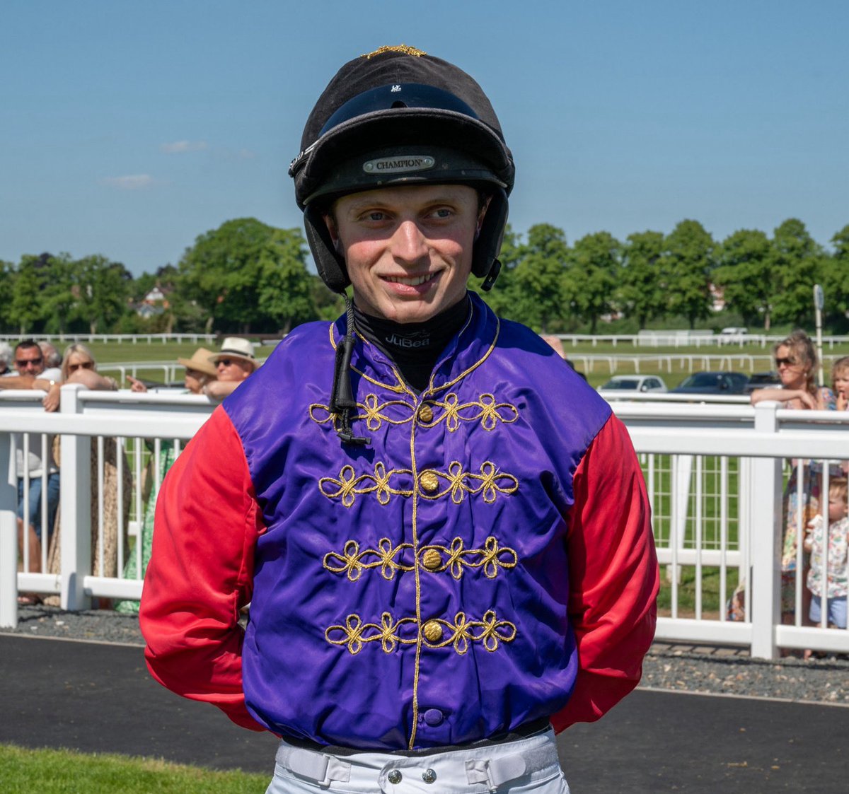 Always a pleasure to ride in the Royal colours.. Unfortunately didn’t win on this occasion as Harry Skelton decided to be greedy and win virtually all the races at Worcester yesterday, nvm