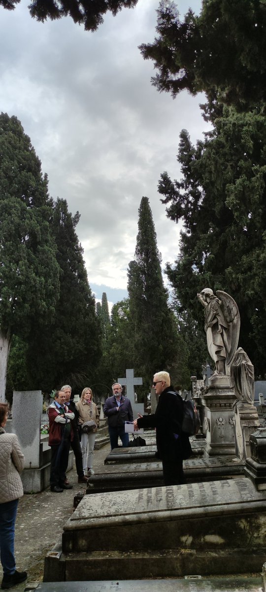 Tiempo victoriano para una mañana viendo ángeles. Gracias por acompañarnos 🖤 #Cementerio #Madrid #VisitaGuiada
