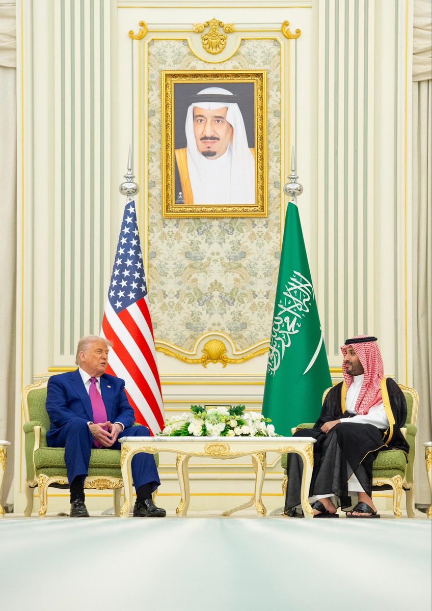 اللهم احفظ لنا خادم الحرمين الشريفين 
وولي عهده الأمين 
والشعب السعودي
وبلاد الحرمين
وآدم علينا نعمة الأمن والأمان 
تعجز الكلمات في مثل هذا المواقف 
شكرا سيدي ولي العهد 
#رفع_العقوبات_عن_سوريا بإلحاح من #رمز_العرب قائدنا الأمير #محمد_بن_سلمان 
#محمد_بن_سلمان_ينتصر_لسوريا