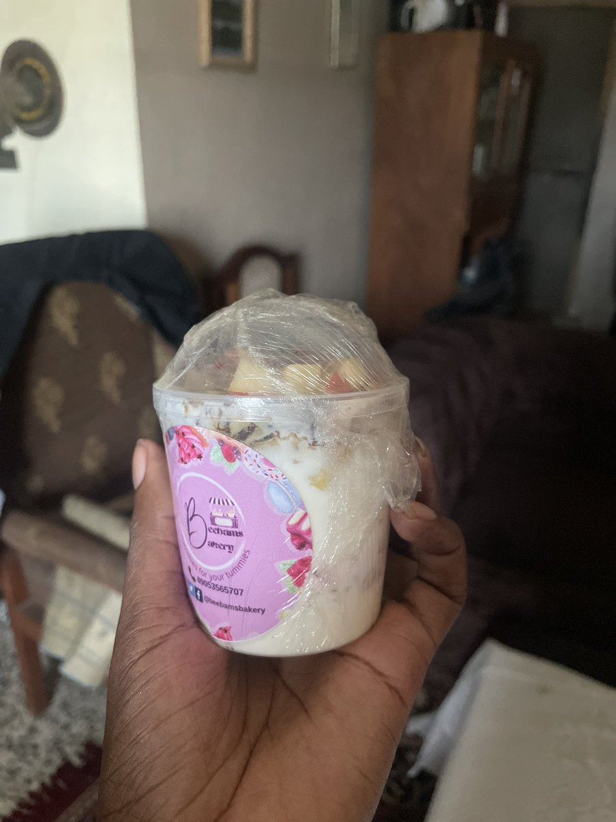 BeebamsBakery's tweet photo. What are you buying from us today? Frame 1- Butter Cookies (N2000)
Frame 2- Chinchin (N2000)
Frame3- Chunky Chocolatey Banana Bread Loaf (N4000)
Frame 4- Mini Fruit Parfait (N1800) https://t.co/pXLhINOZeE