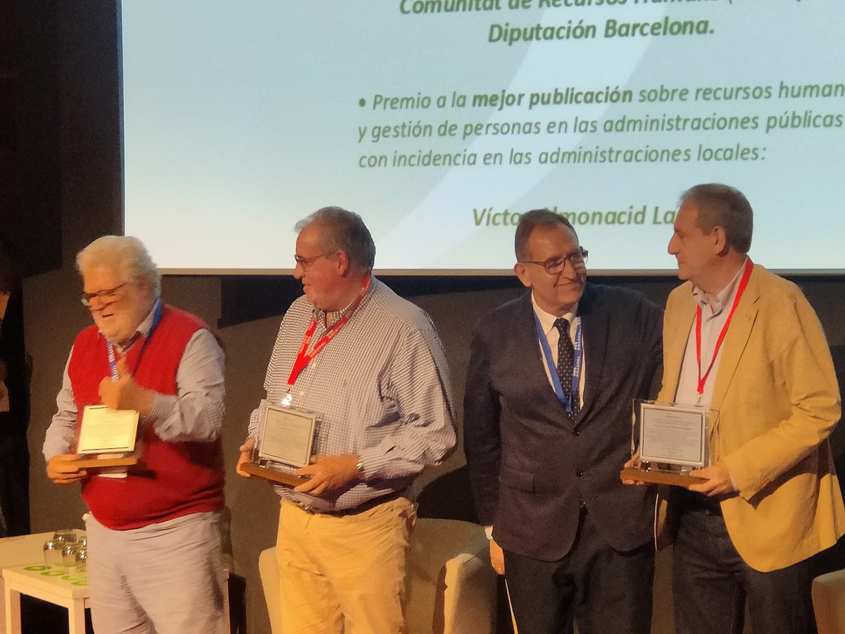 Empezó nuestro III congreso con un lleno excepcional. 
Gracias a las 250 personas que habéis elegido formar parte de este encuentro.
Nos esperan muchas, muchas cuestiones interesantes, mesas, debates, espacios de compartir y también reír. <a href="/IVAP_eus/">IVAP Euskadi</a> <a href="/vitoriagasteiz/">Vitoria-Gasteiz!</a> <a href="/fempcomunica/">FEMP</a>