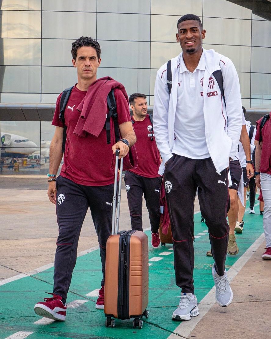 🔜 #AlavésValencia ⚽️⚪️⚫️ <a href="/valenciacf/">Valencia CF</a> 

📸 <a href="/lazaroftherock/">Lázaro dela Peña</a>