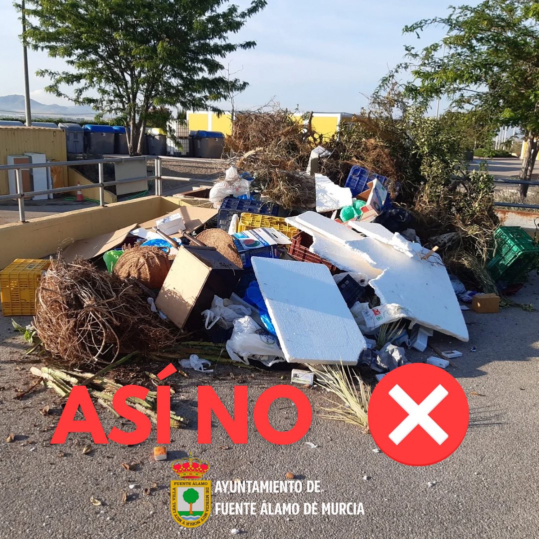 🚫🟩 Esto NO es lo que debe ir en la caja de poda 🌱 

👉 En lugar de restos de poda, se han depositado objetos que no corresponde.

🗣️ Hacemos un llamamiento a la responsabilidad ciudadana.

✅ Las cajas de poda están para residuos vegetales: ramas, hojas, restos de jardín…