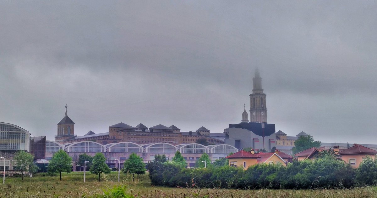 Joaquin Caamaño (@j_caamano) on Twitter photo Mañana con cielos cubiertos,niebla,lluvia y 14°c. por los cielos de Cabueñes .
#lalaboral
<a href="/AEMET_Asturias/">AEMET_Asturias</a>
<a href="/TurismoAsturias/">TurismoAsturias</a> Mañana con cielos cubiertos,niebla,lluvia y 14°c. por los cielos de Cabueñes .
#lalaboral
<a href="/AEMET_Asturias/">AEMET_Asturias</a>
<a href="/TurismoAsturias/">TurismoAsturias</a>
